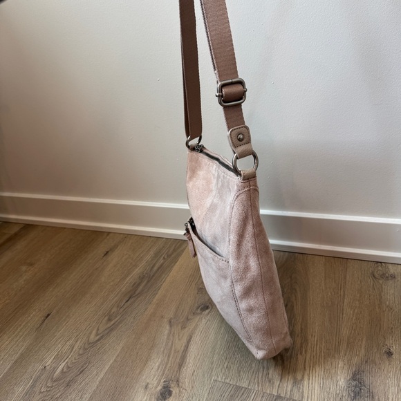 The Sak Lucia Crossbody Sand Suede Leather Adjustable Purse Handbag EUC - Picture 7 of 11